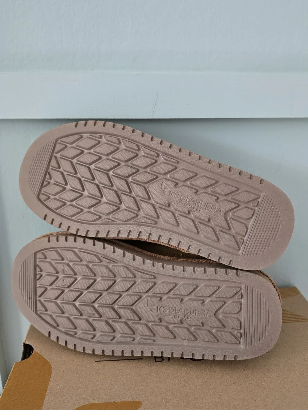 Koolaburra By UGG Kids Brown Slip-On Cozy Shoe Downtown Casual